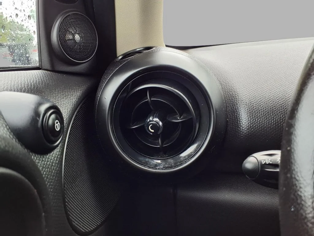 Used 2016 White MINI Base image 18