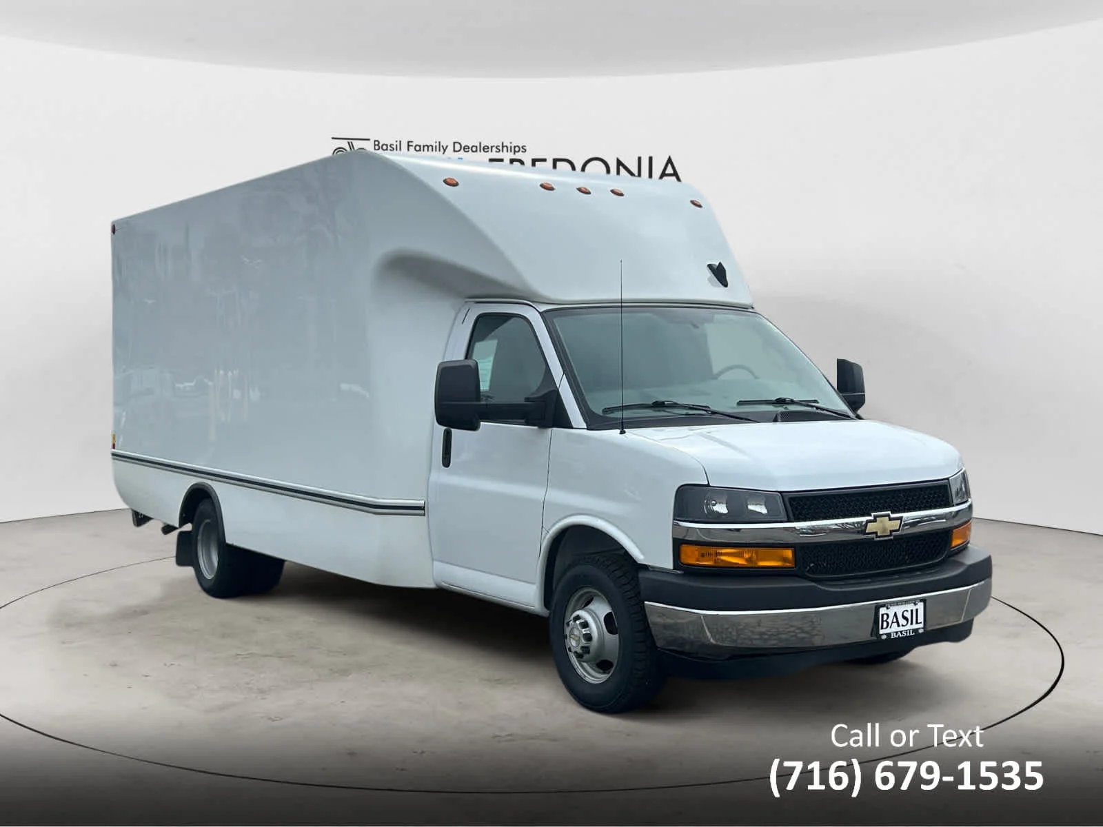 Used 2024 Summit White Chevrolet  image 9