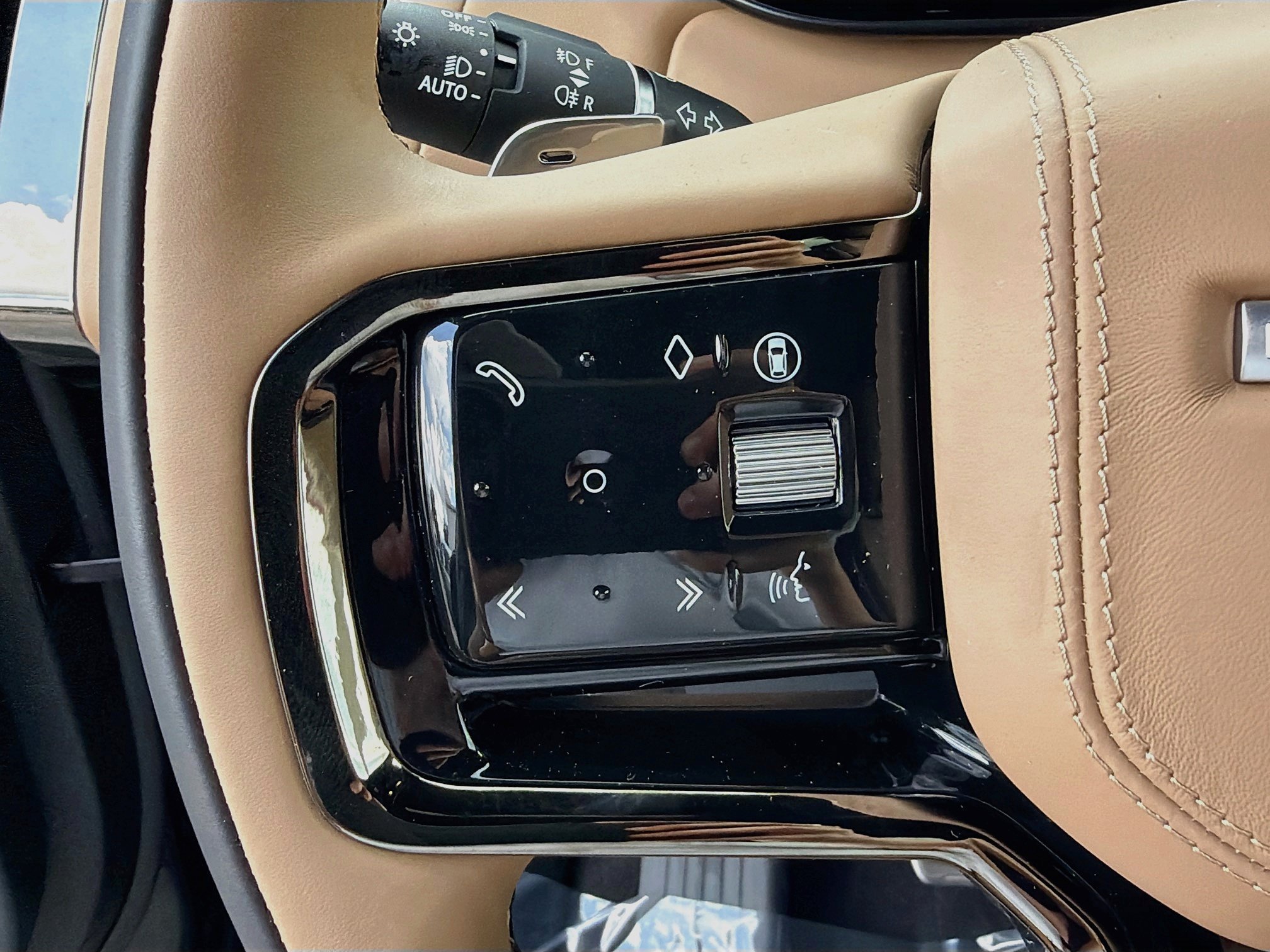 New 2026 Santorini Black LAND ROVER Dynamic SE image 38
