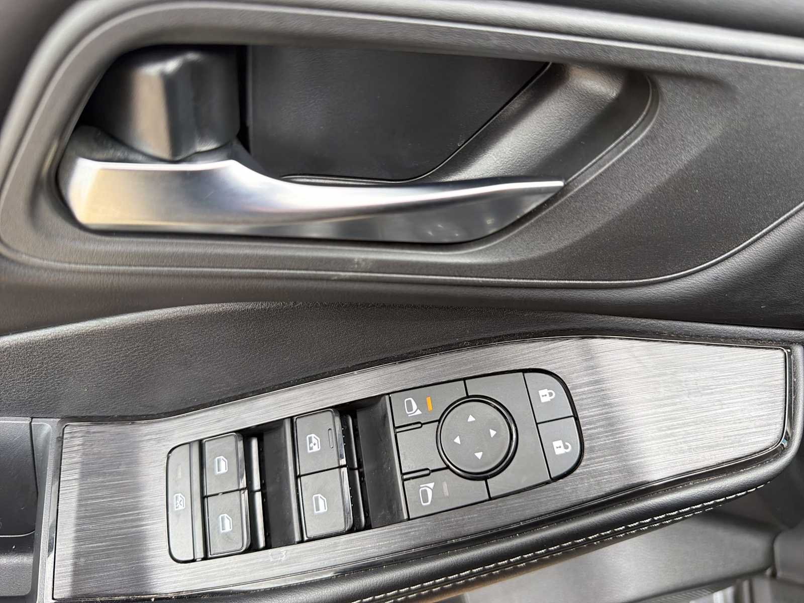 2024 Nissan Rogue SV - Photo 23