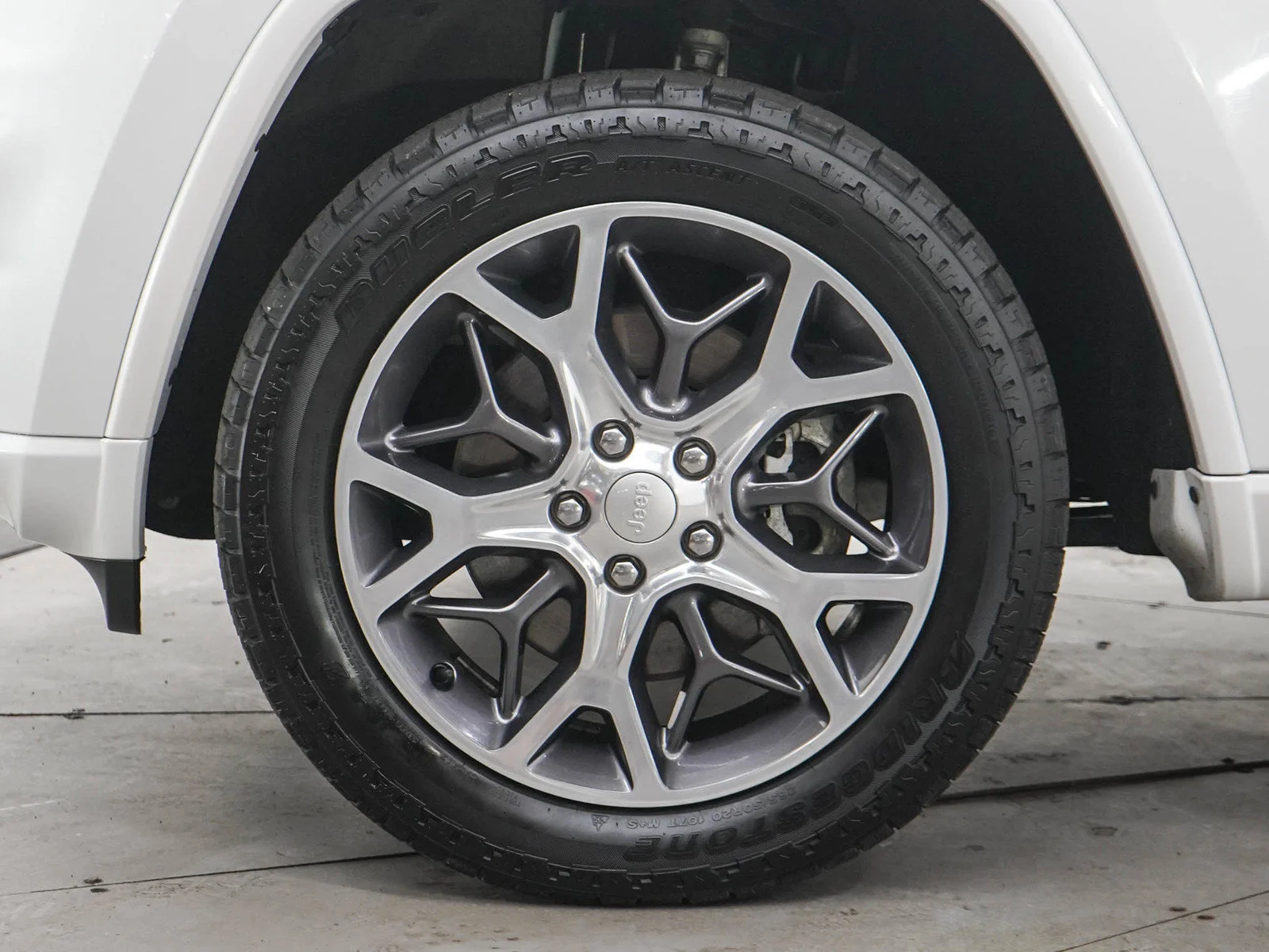 Used 2021 Ivory 3-Coat Jeep Overland image 30
