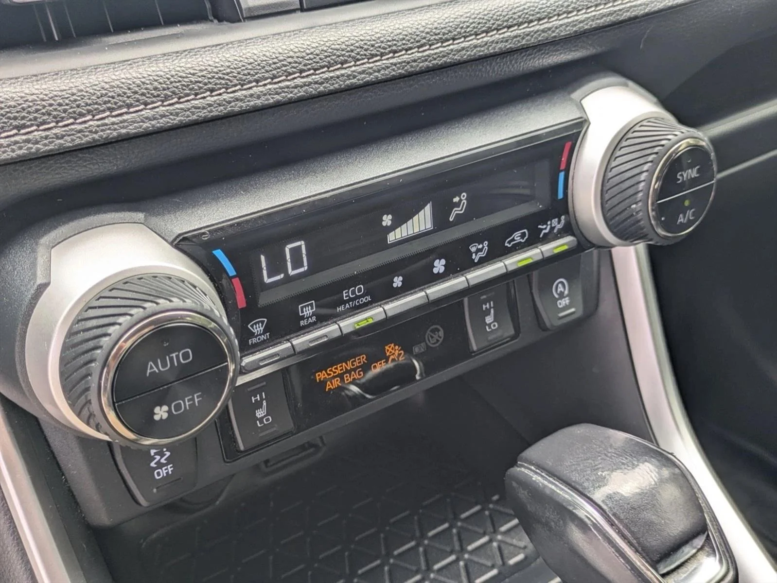 Used 2020 Lunar Rock Toyota XLE Premium image 9