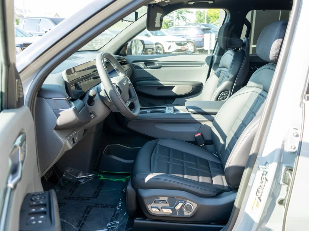 New 2026 Wolf Gray Kia Land AWD image 11
