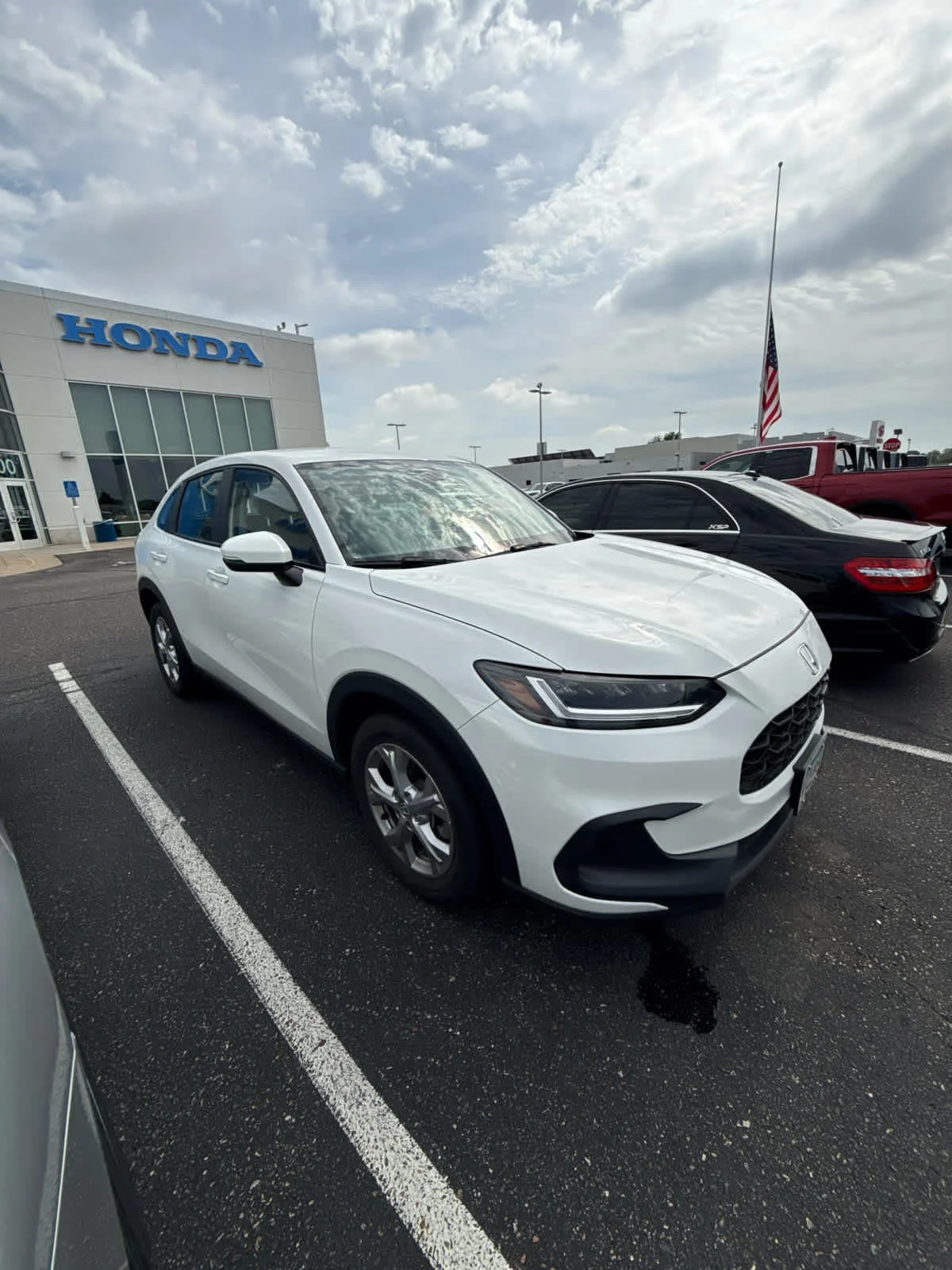 Used 2024 Platinum White Pearl Honda LX image 3