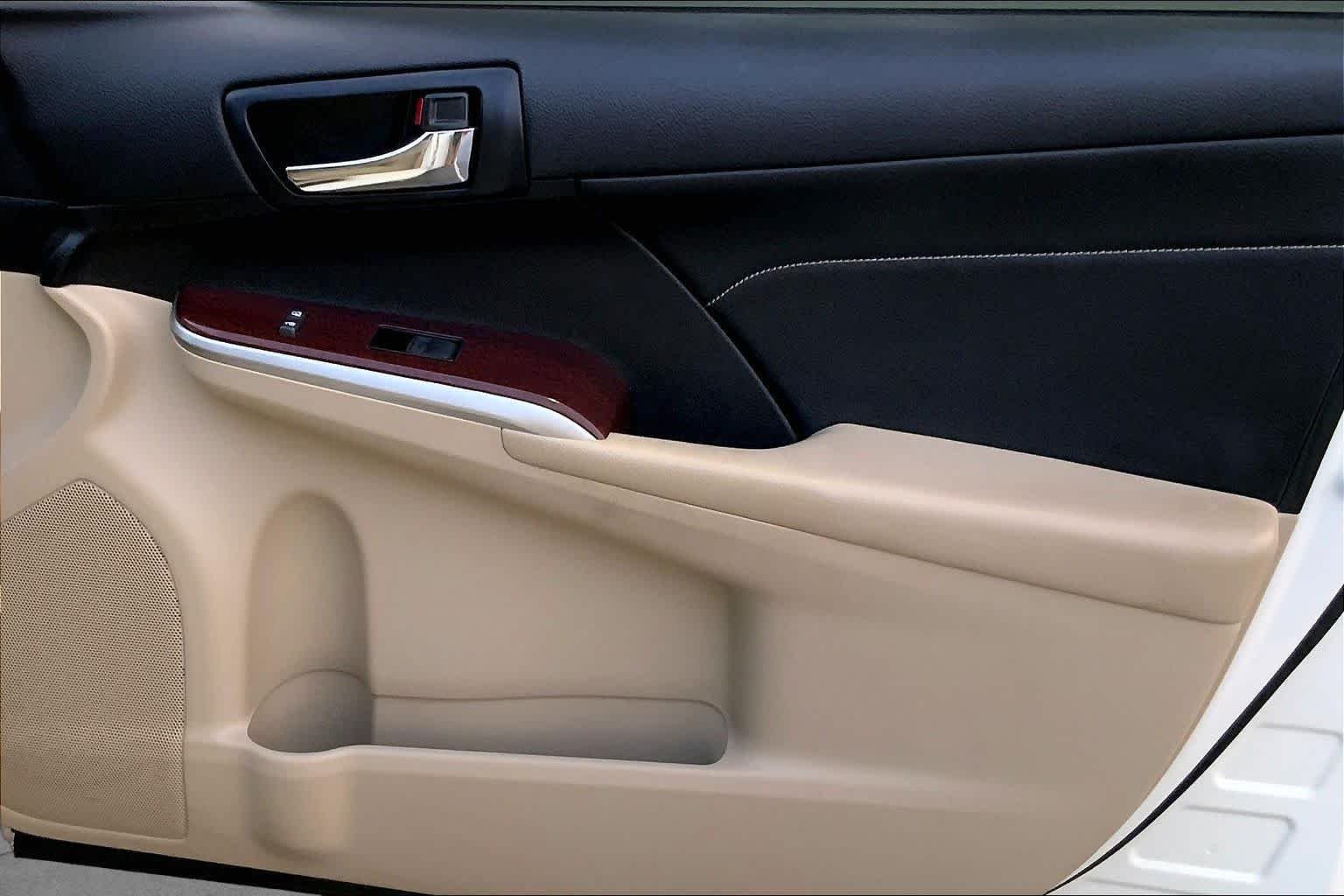 Used 2014 Blizzard Pearl Toyota XLE image 21