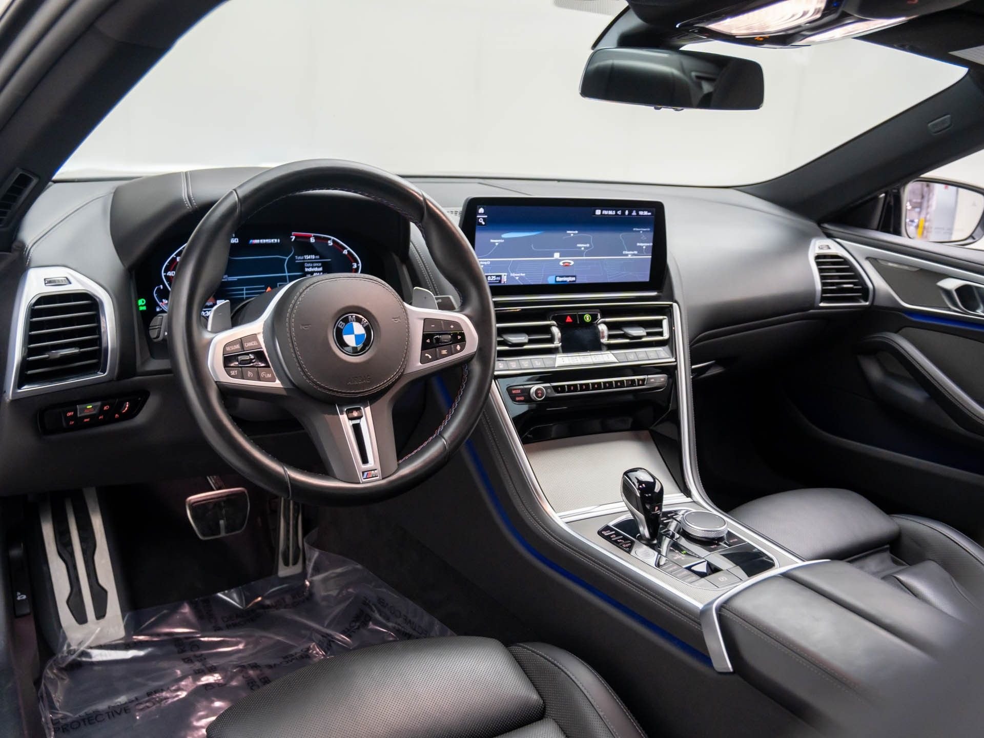 2025 BMW 8 Series M850i - Photo 10