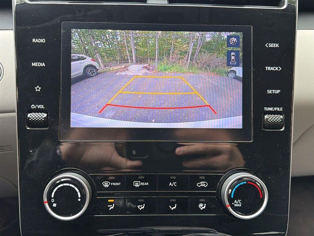 Used 2022 Quartz White Hyundai SEL image 4