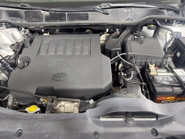 Used 2014 Silver Toyota LE image 9