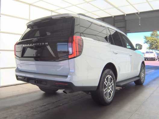 Used 2025 Space Silver Metallic Ford Active image 5