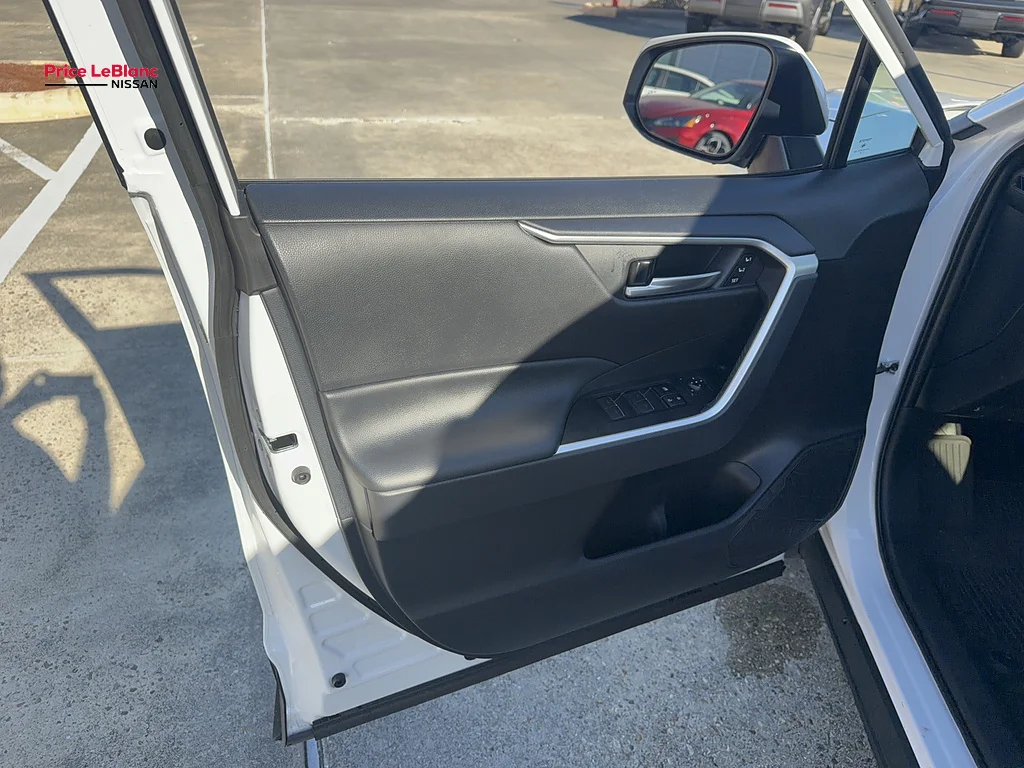Used 2024  Toyota XLE Premium image 19