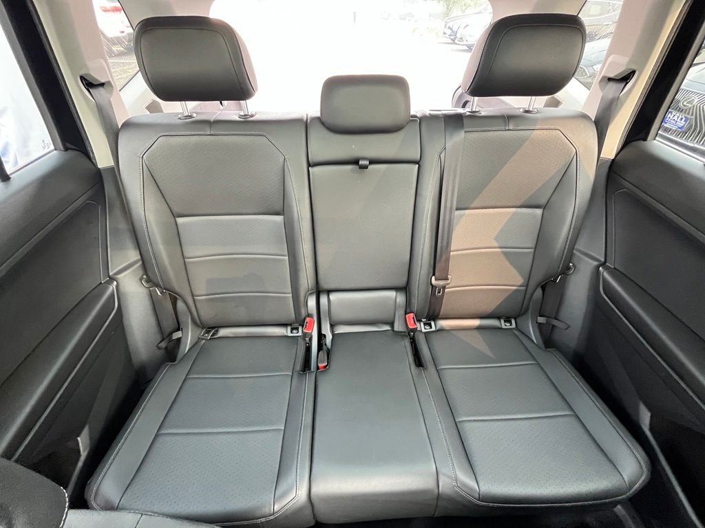 Used 2018 Black Volkswagen 2.0T SEL image 28