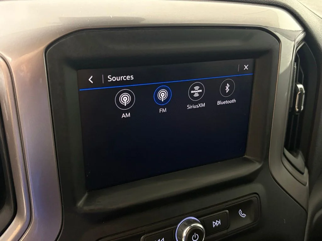Used 2023 White Chevrolet Custom image 22