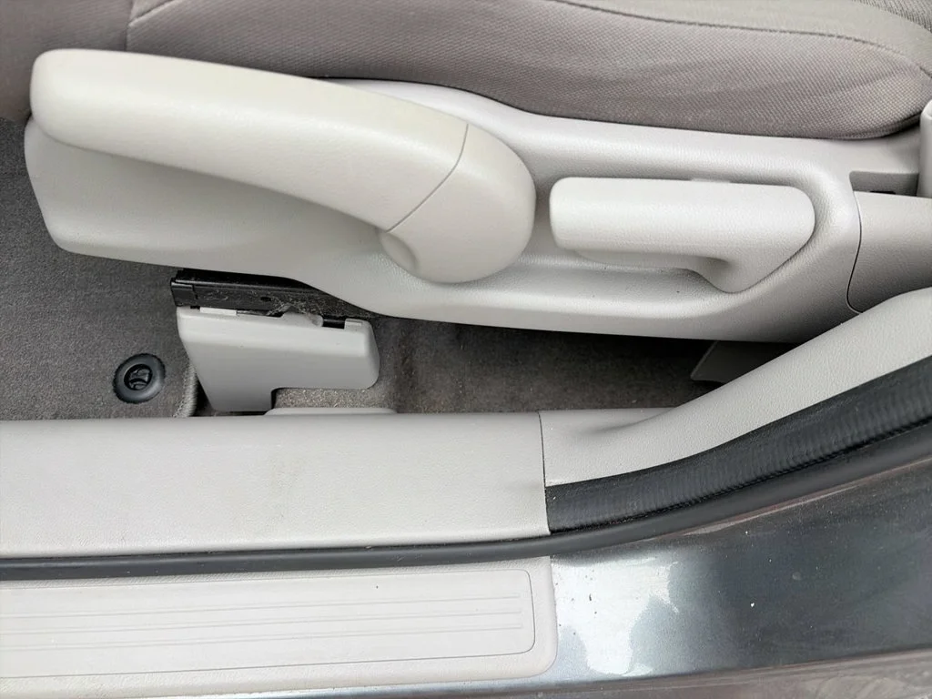 Used 2014 Gray Honda LX image 19