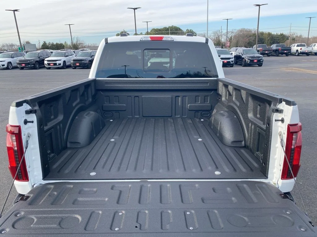 New 2026 Oxford White Ford XLT image 41