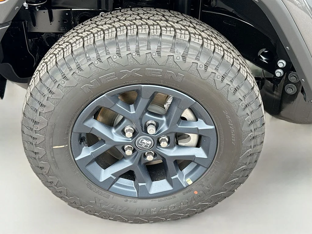 New 2026 Granite Crystal Metallic Clearcoat Jeep 85th Anniversary image 9