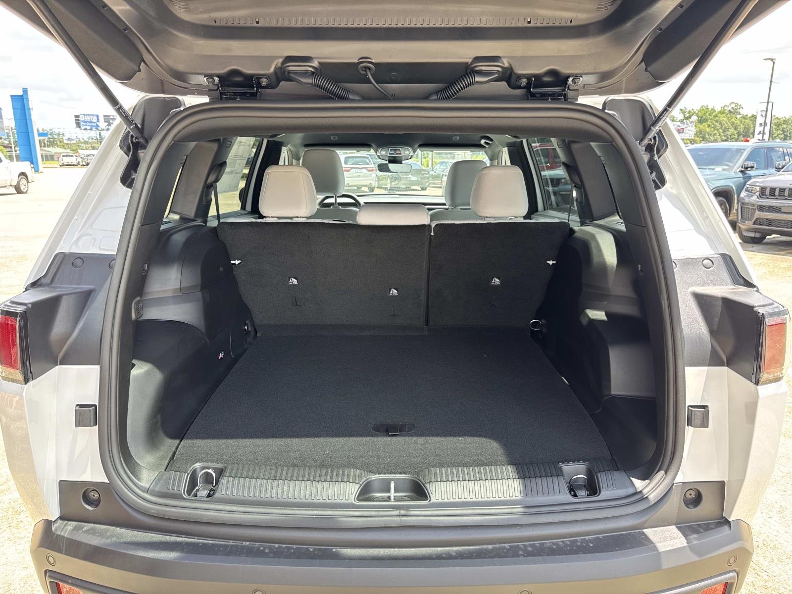 New 2026 Bright White Clear-Coat Exterior Paint Jeep Laredo image 6