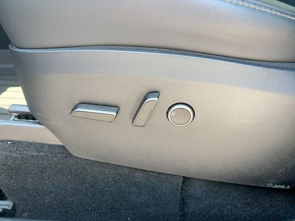 Used 2024  Tesla Long Range image 16