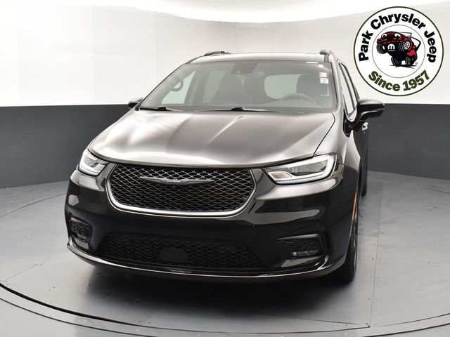 Used 2024 Chrysler Pacifica Limited with VIN 2C4RC1GG1RR124000 for sale in Burnsville, Minnesota