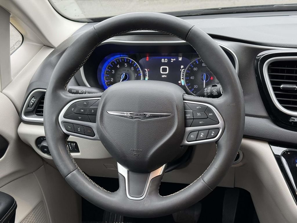 Used 2024 Black Chrysler Touring L image 19