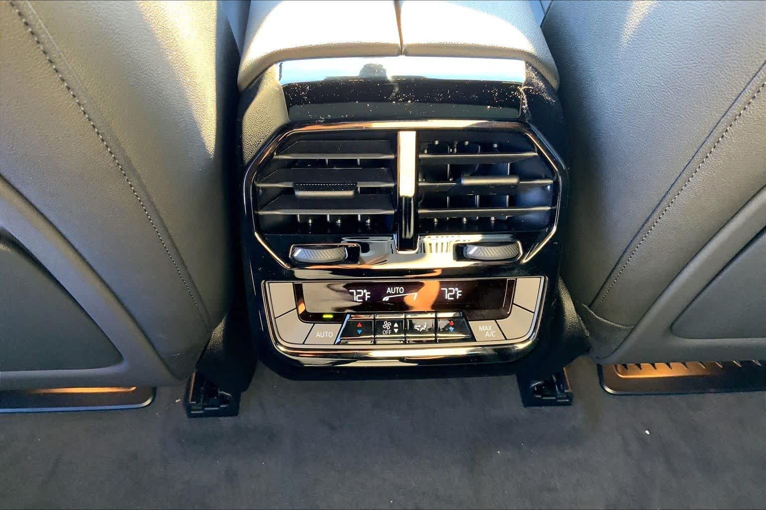 2025 BMW iX 50 - Photo 18