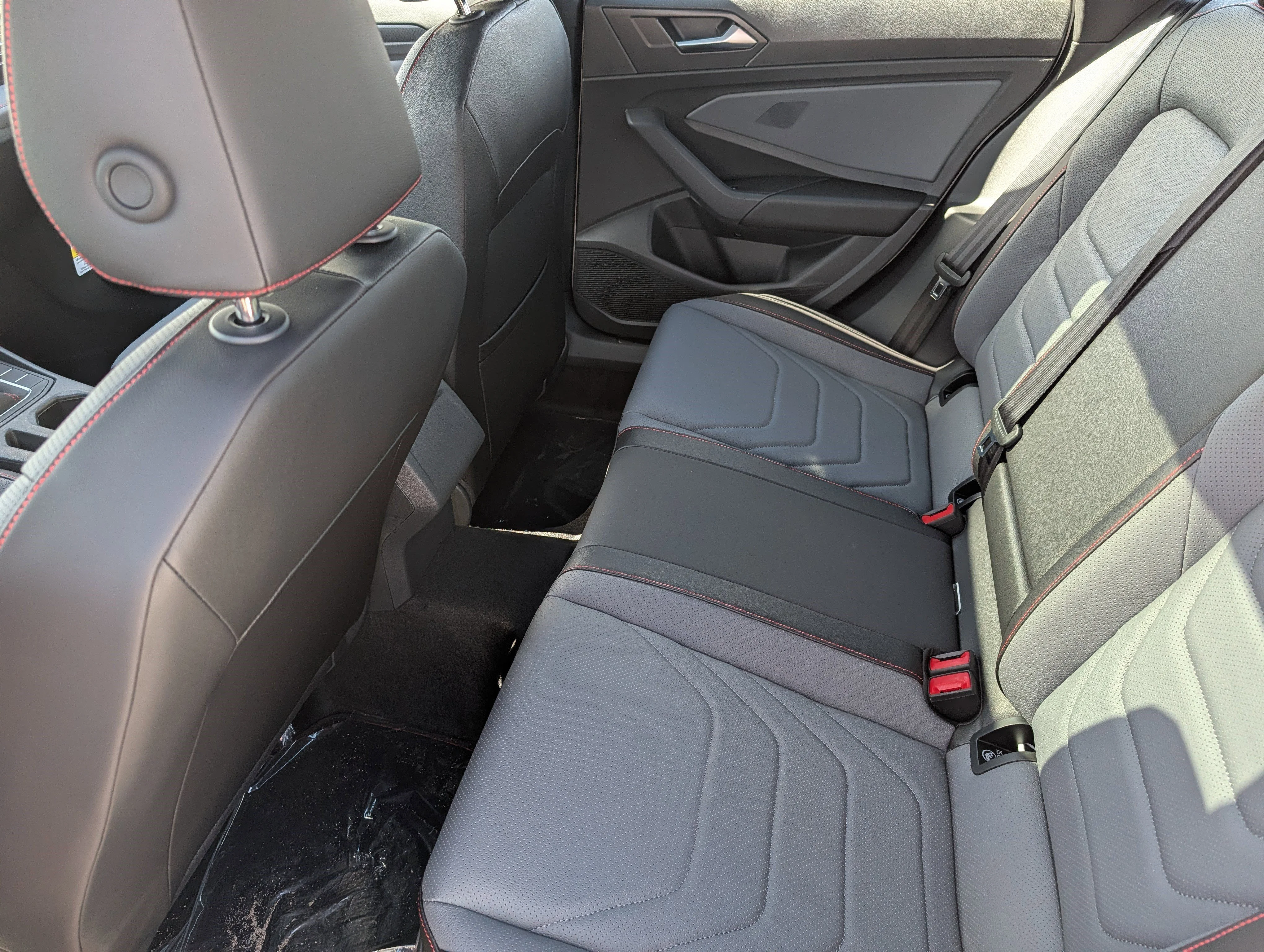 New 2026 Pure White w/Deep Black Roof Volkswagen Autobahn image 5