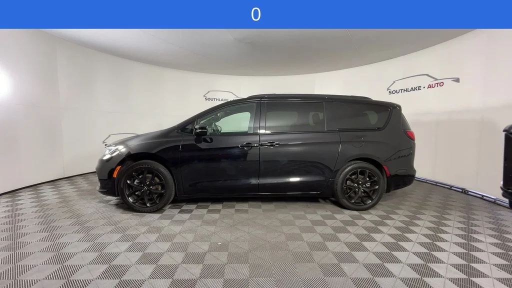 Used 2025 Black Chrysler Limited image 6