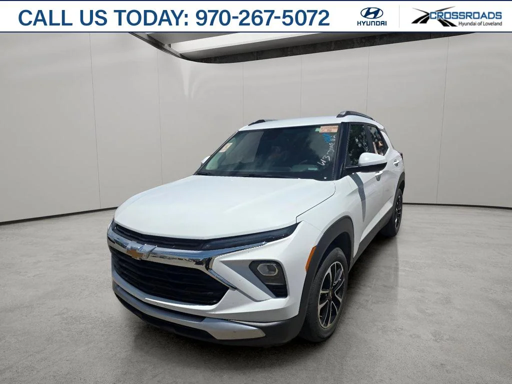 Used 2025 Summit White Chevrolet LT image 1