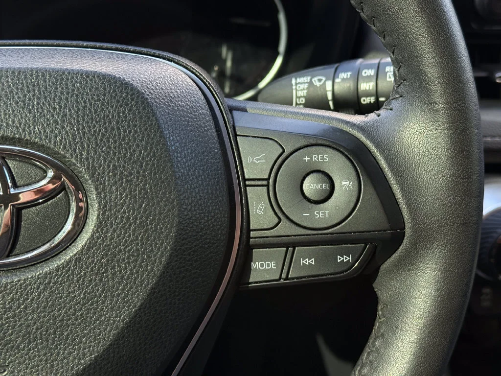 Used 2024  Toyota XLE Premium image 29