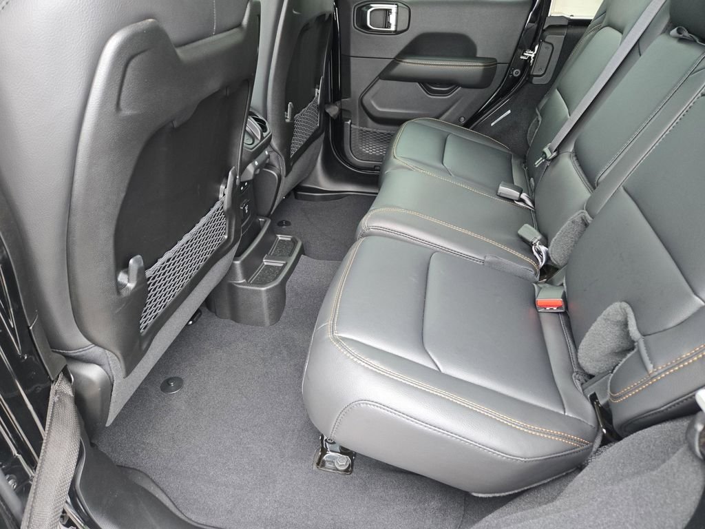 2025 Jeep Wrangler 4-Door Sahara - Photo 32
