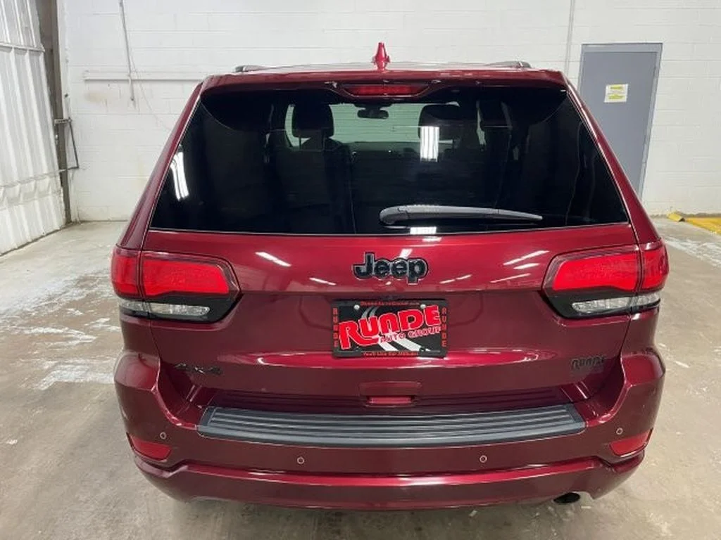 Used 2021 Velvet Red Pearlcoat Jeep Laredo X image 9