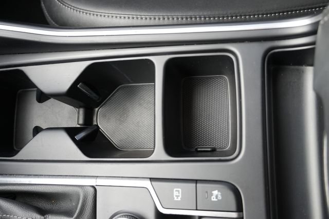 Used 2022 Black Kia EX image 40