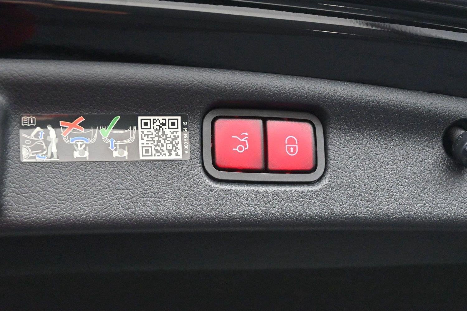 Used 2025 Black Mercedes-Benz C 300 image 10