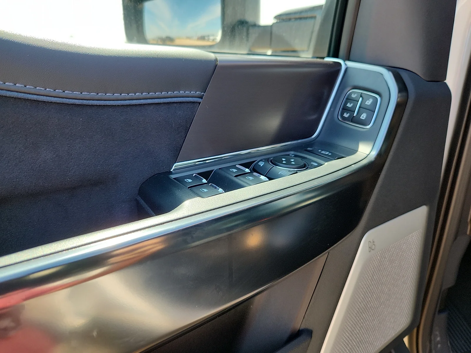 New 2026 Star White Metallic Tri-Coat Ford F-250® Platinum® image 15