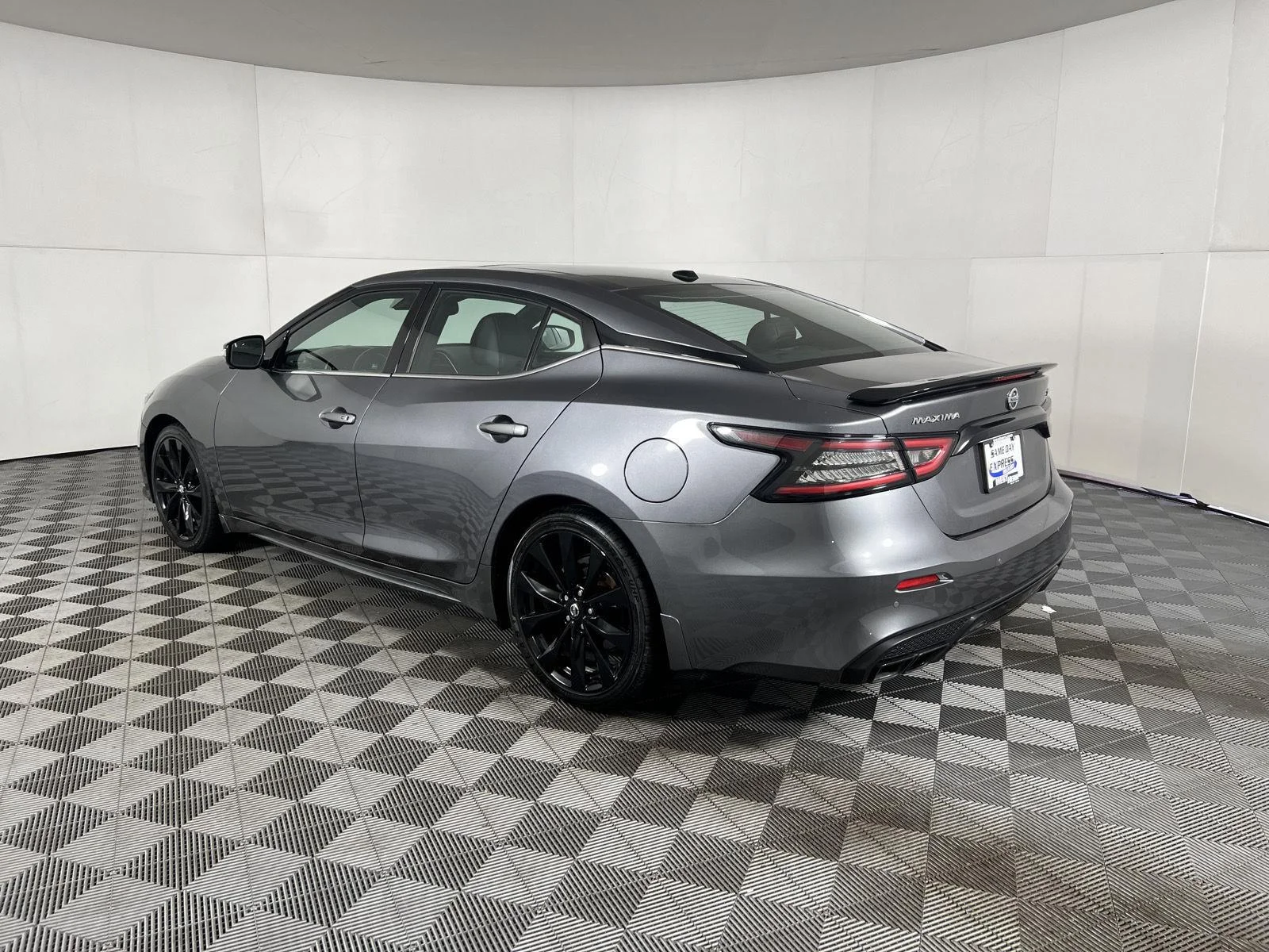 Used 2022 Gun Metallic Nissan SR image 7
