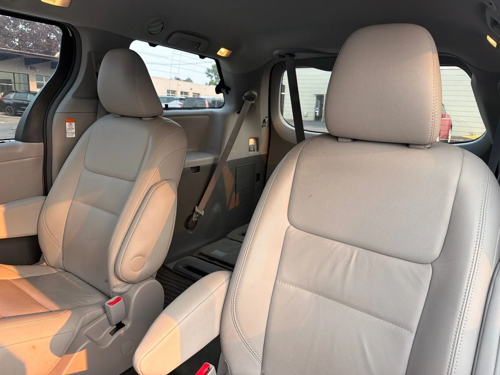 Used 2017  Toyota XLE Premium 7 Passenger image 10