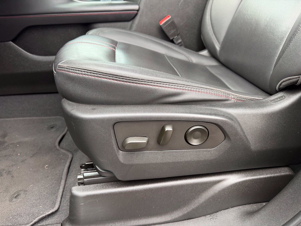 Used 2022 Black Chevrolet RST image 16