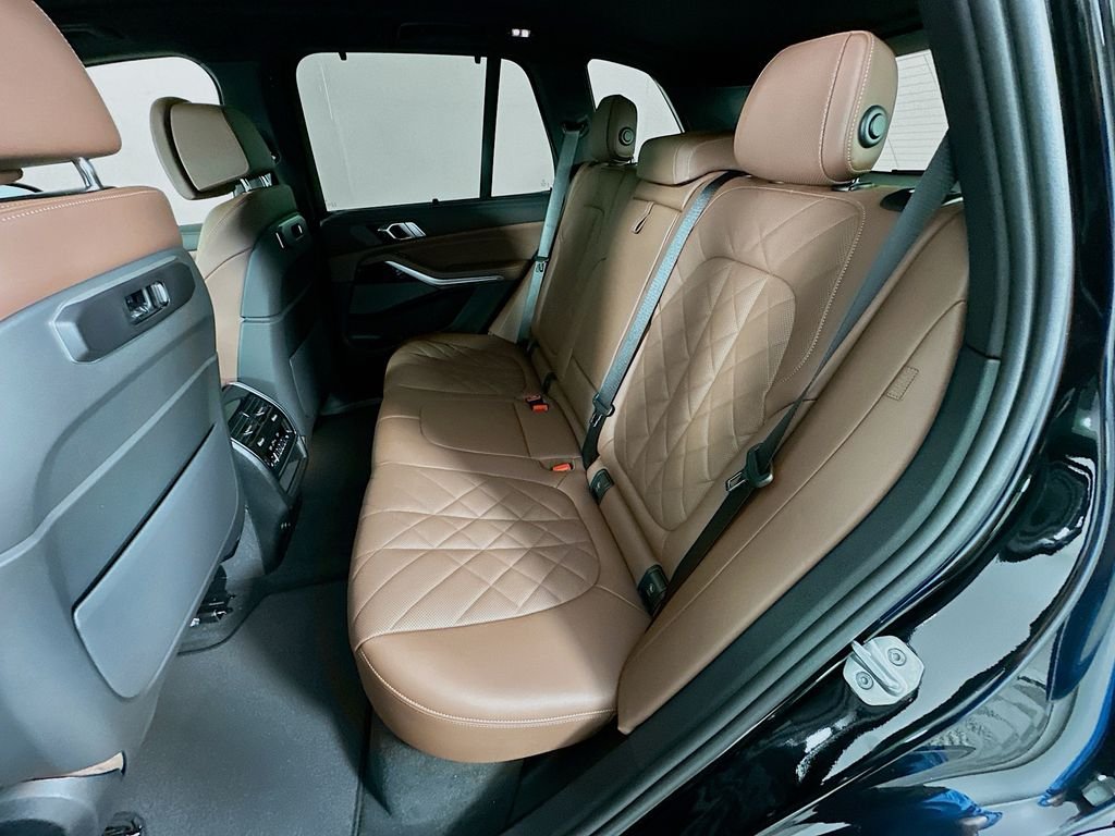 New 2026 Black Sapphire Metallic BMW xDrive40i image 17