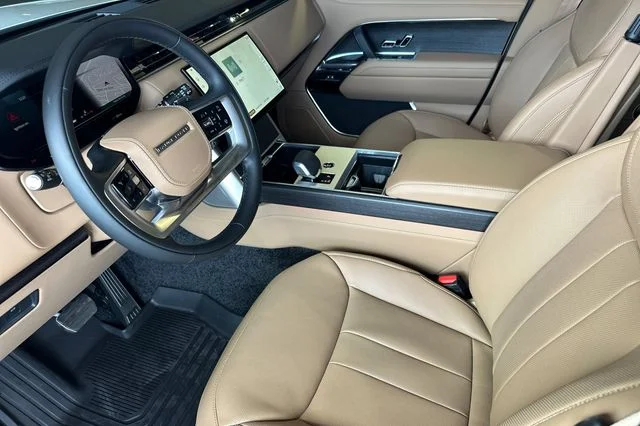 New 2026 Fuji White Land Rover SE image 9