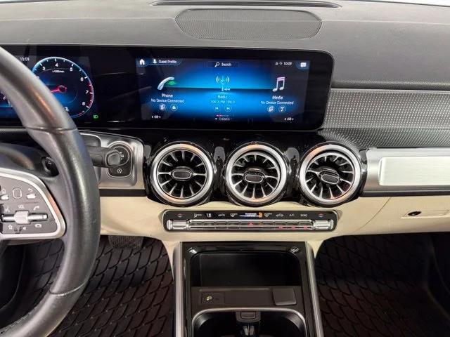 Used 2022  Mercedes-Benz GLB 250 image 24