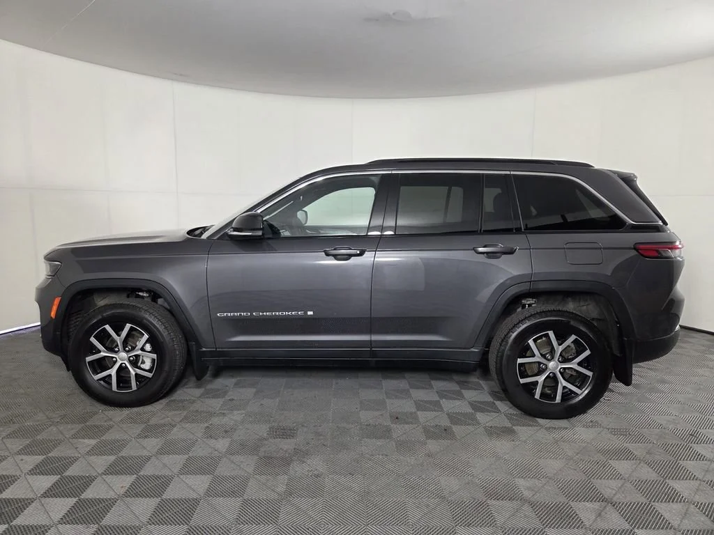 Used 2025 Baltic Gray Metallic Clearcoat Jeep Limited image 10