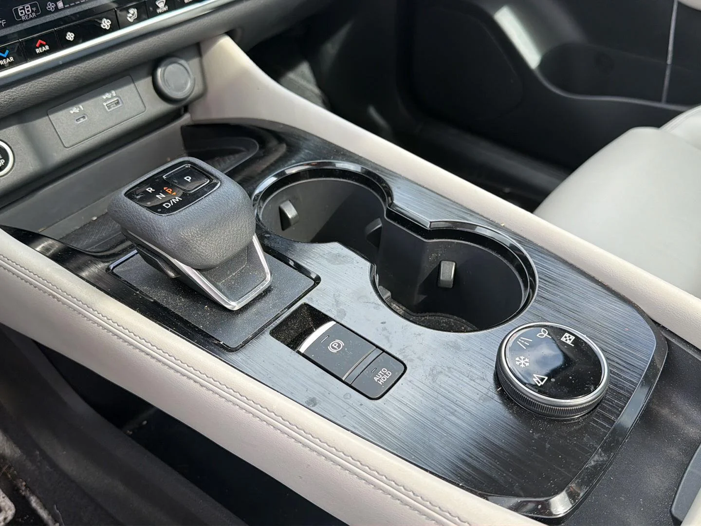Used 2023 Pearl White Tricoat Nissan SL image 17