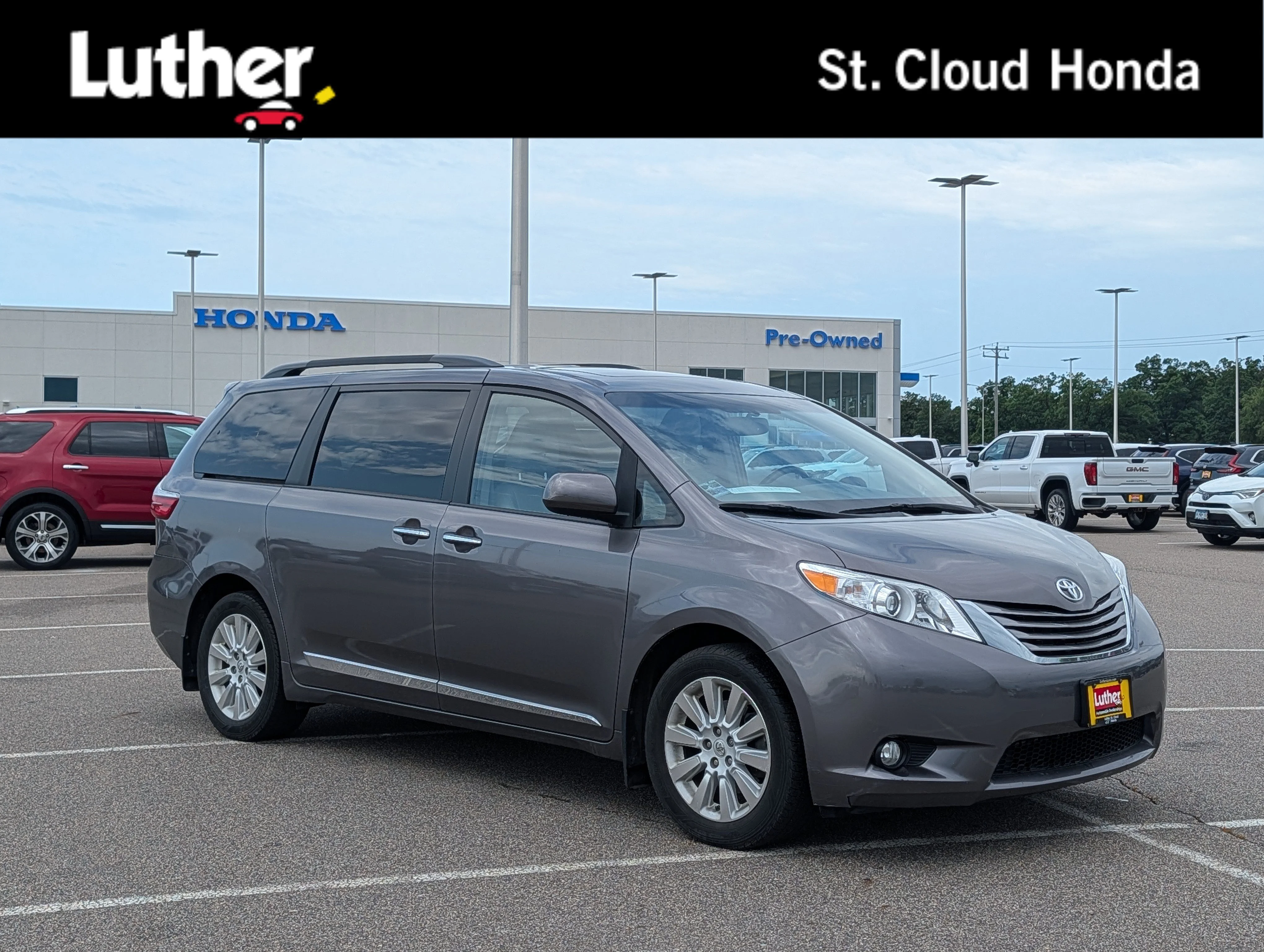 Used 2015 Predawn Gray Mica Toyota XLE image 1