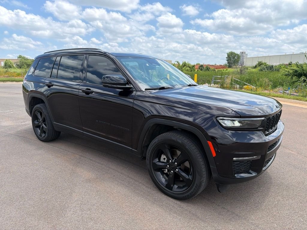 Used 2022 Ember Pearlcoat Jeep Limited image 3