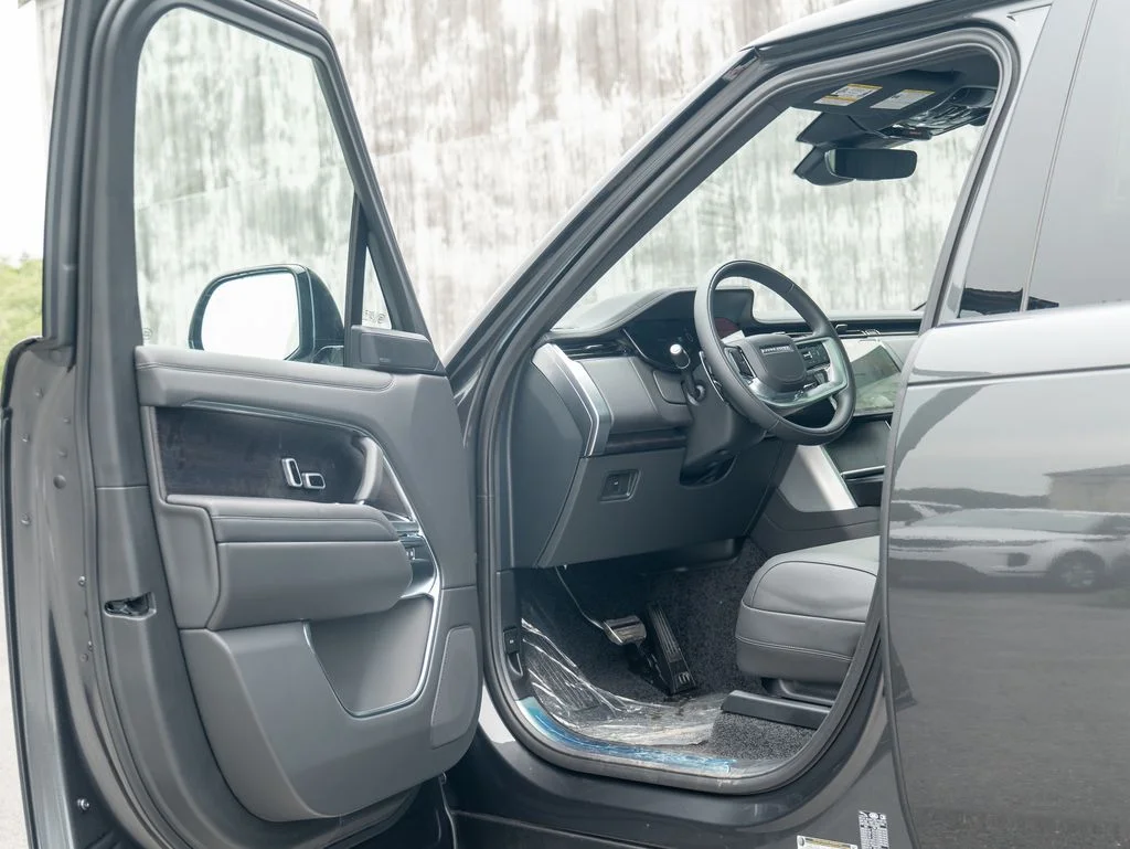 New 2026 Carpathian Grey Land Rover SE image 10