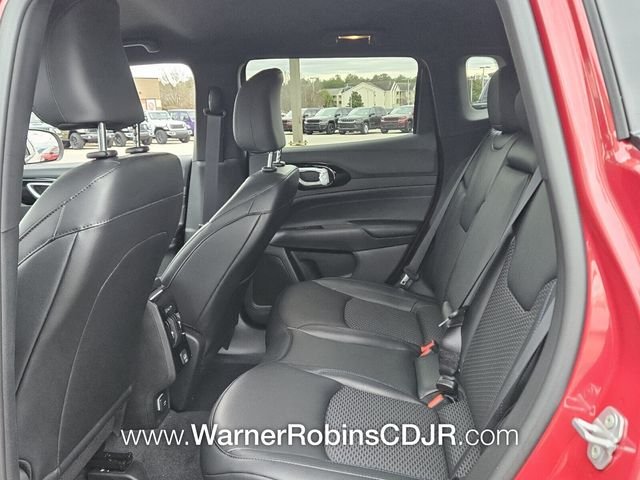 New 2026 Red Hot Pearl-Coat Exterior Paint Jeep Latitude image 6