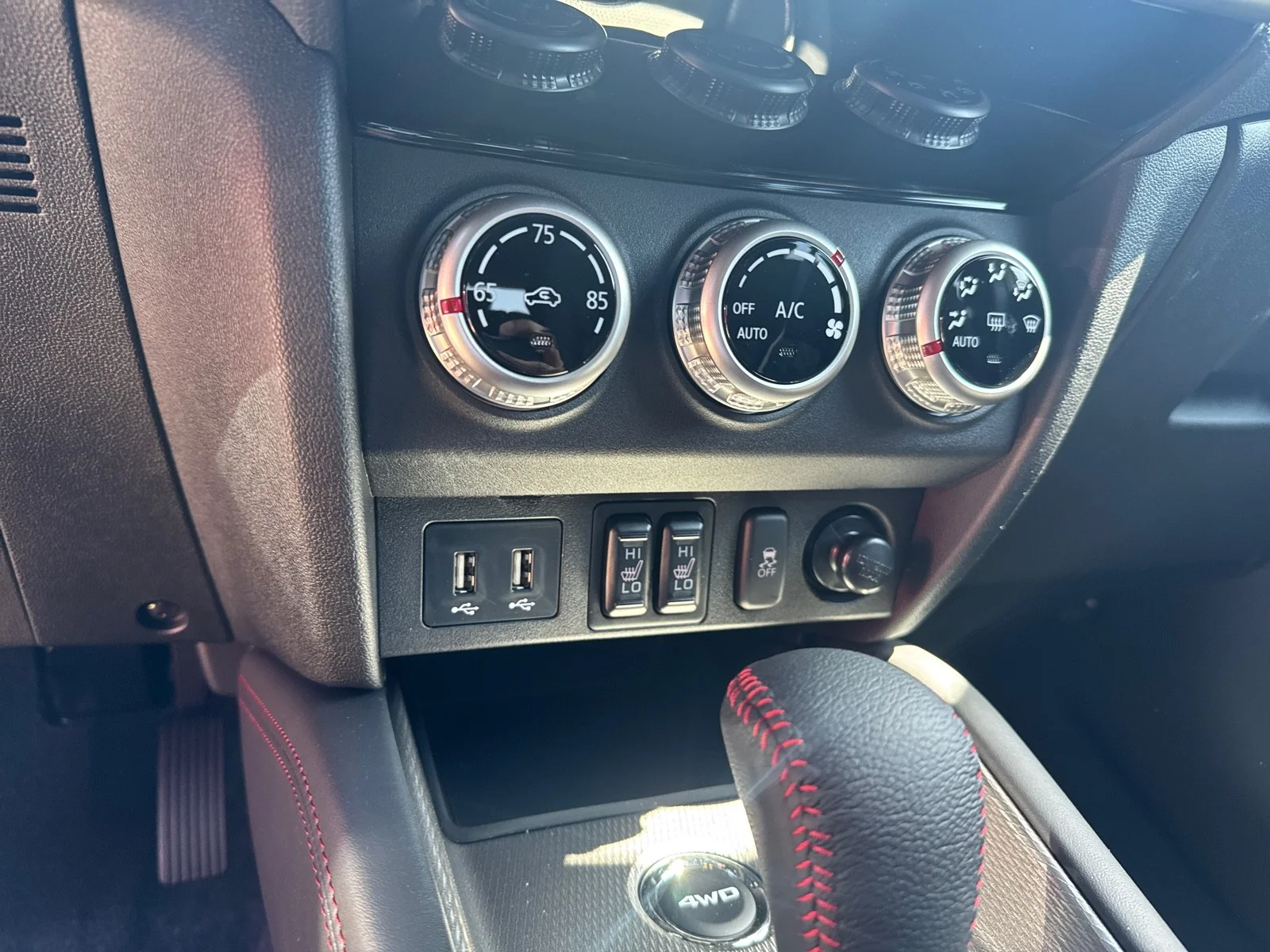 Used 2025 White Diamond Mitsubishi Trail Edition image 18