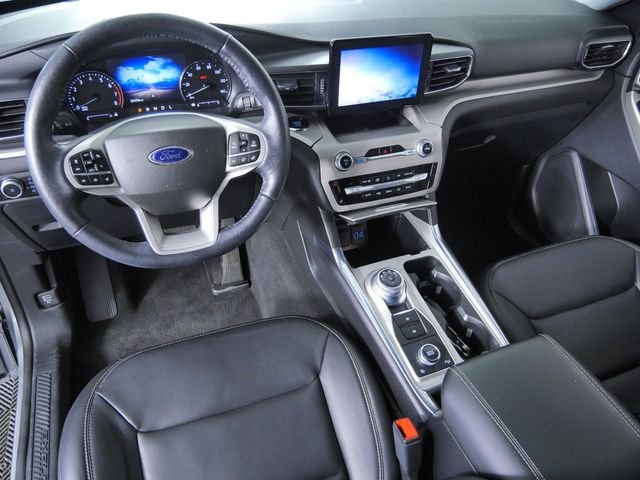 Used 2022 Silver Ford XLT image 2