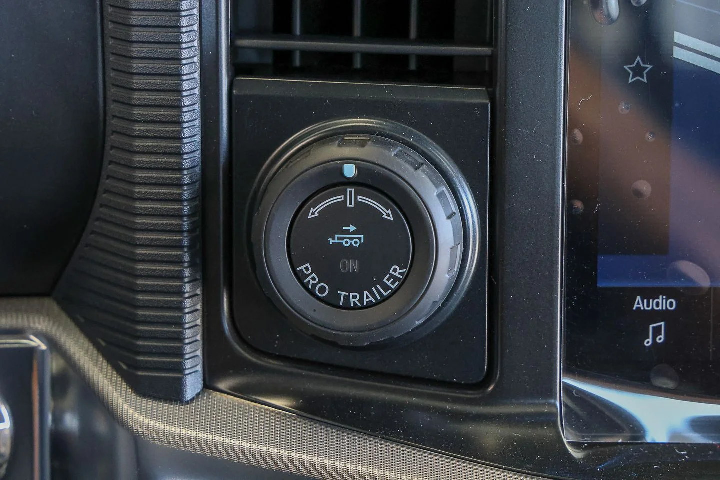 New 2026 Star White Metallic Tri-Coat Ford Platinum® image 25