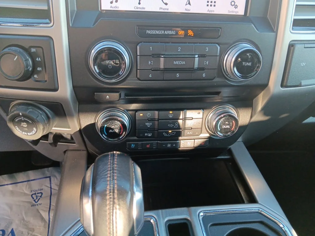 Used 2018 Magnetic Ford Platinum image 23
