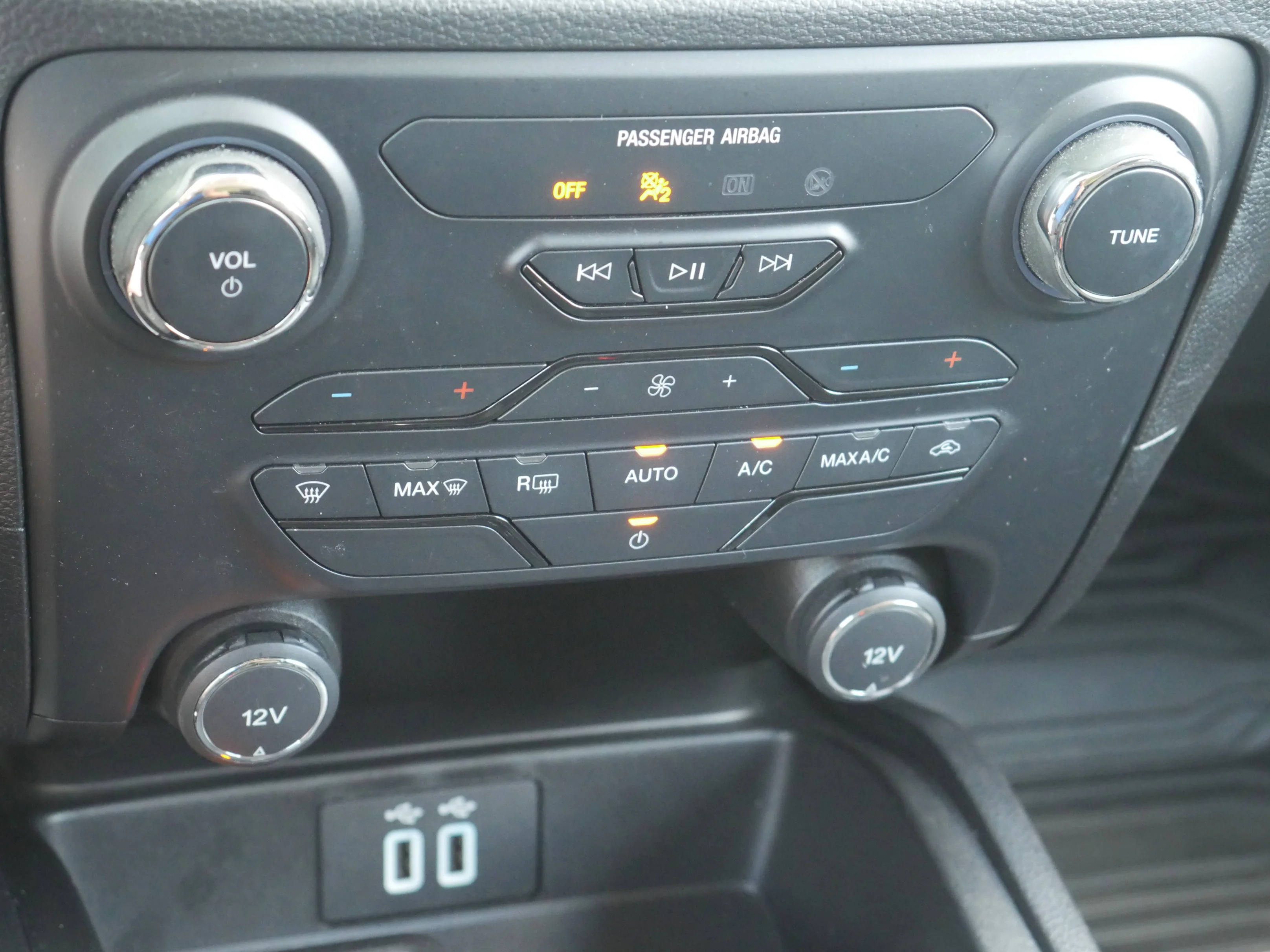 Used 2019 Oxford White Ford XLT image 12